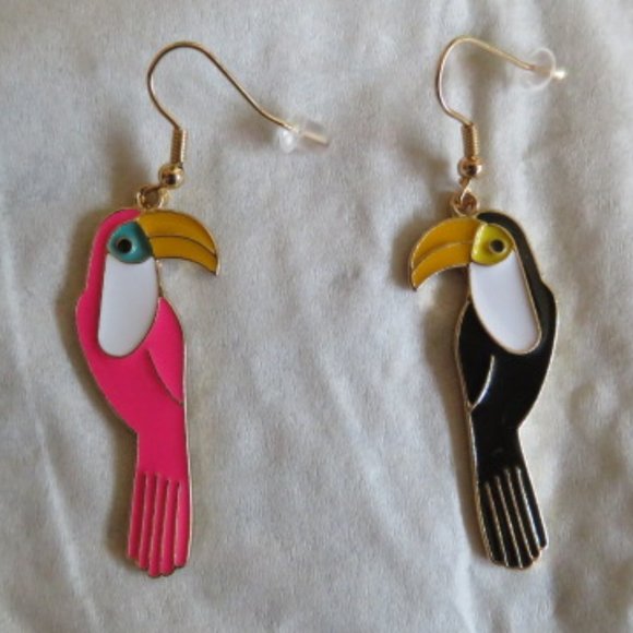 "HP" TOUCAN Parrot Zinc Alloy Enameled Earrings (K267) - Picture 1 of 3